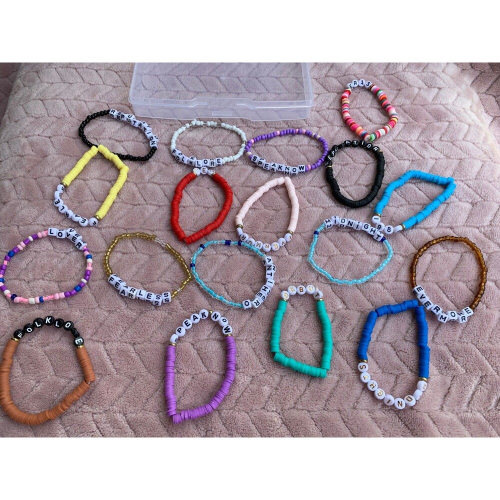 Taylor Swift 18 Friendship Bracelets Concert Tour Trade. Comes with Storage Case